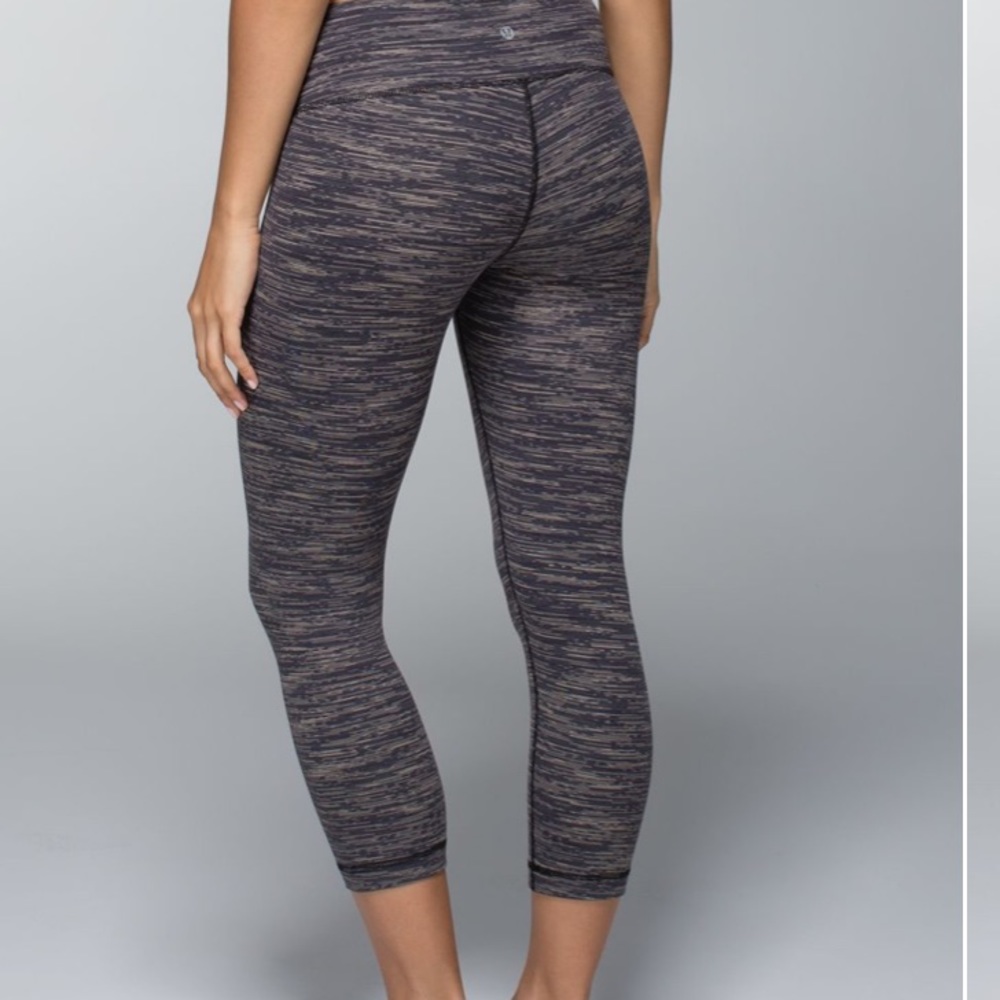 Lululemon Wunder Under HR Crops 21” Size 6 EUC Like New!